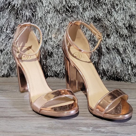 D Rose Gold Sandal with Chunky Heel Sz 7 - Picture 1 of 6
